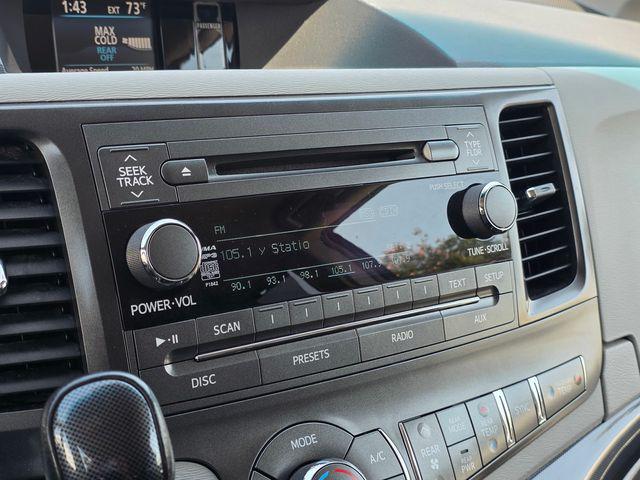2014 Toyota Sienna SE 8 Passenger