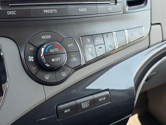 2014 Toyota Sienna SE 8 Passenger