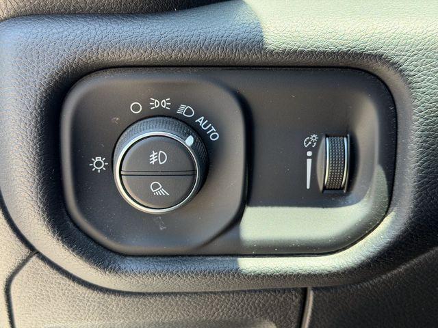 2022 Ram 1500 Lone Star Crew Cab 4x4 5'7" Box