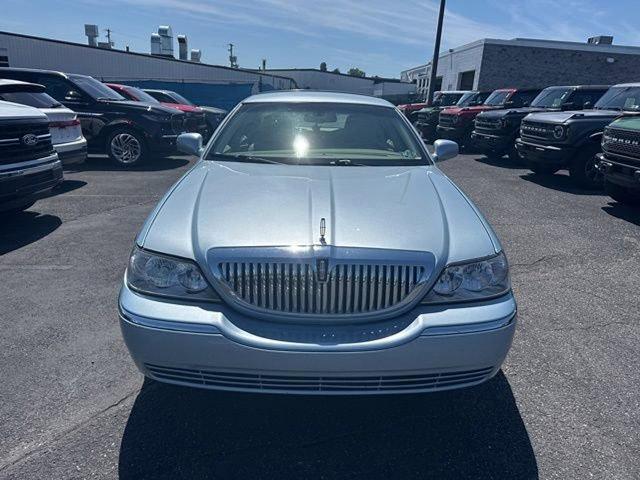 2011 Lincoln Town Car Signature Limited