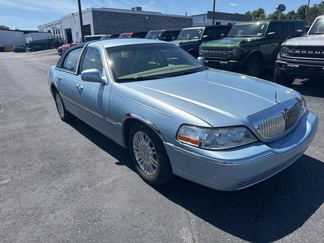 2011 Lincoln Town Car Signature Limited