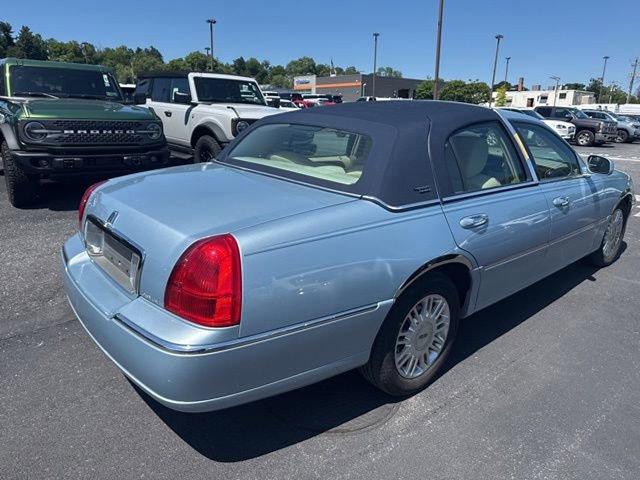 2011 Lincoln Town Car Signature Limited