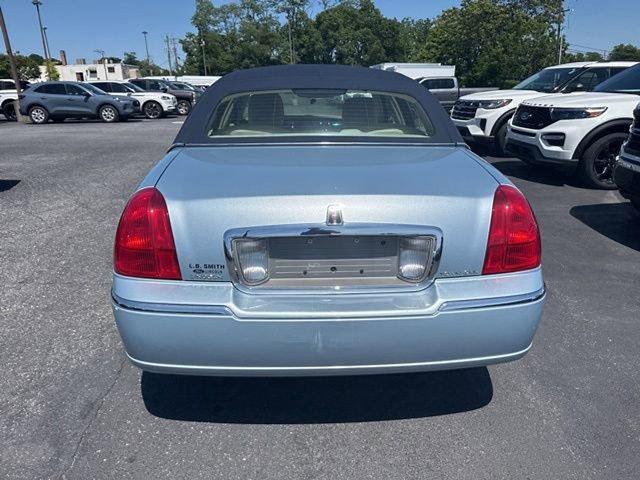 2011 Lincoln Town Car Signature Limited