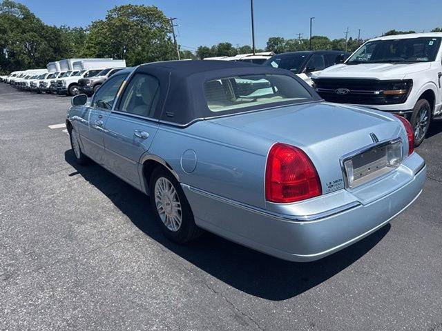 2011 Lincoln Town Car Signature Limited