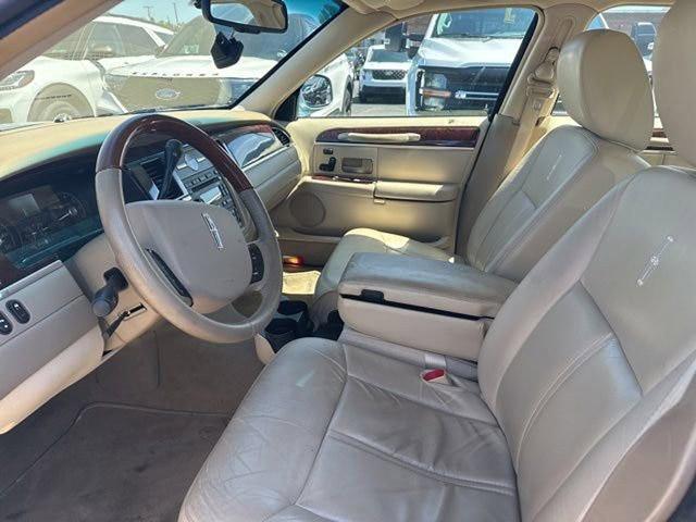 2011 Lincoln Town Car Signature Limited