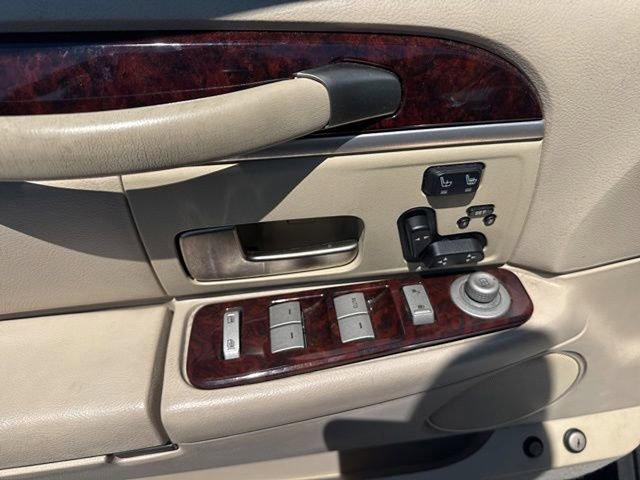 2011 Lincoln Town Car Signature Limited