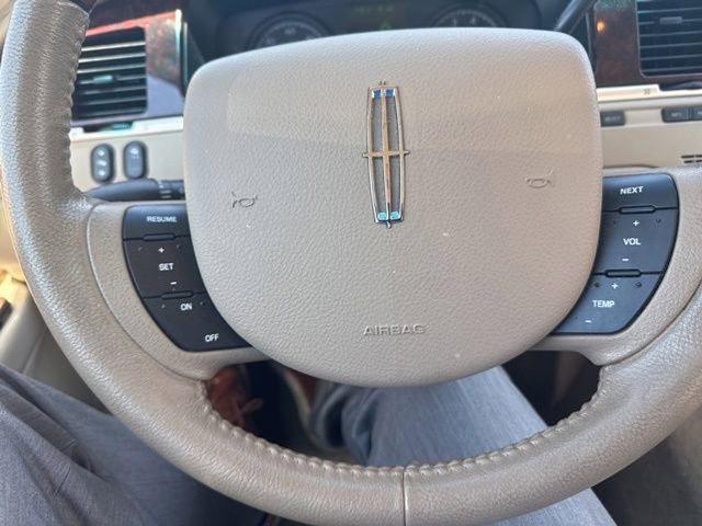 2011 Lincoln Town Car Signature Limited