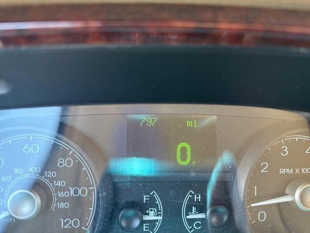 2011 Lincoln Town Car Signature Limited