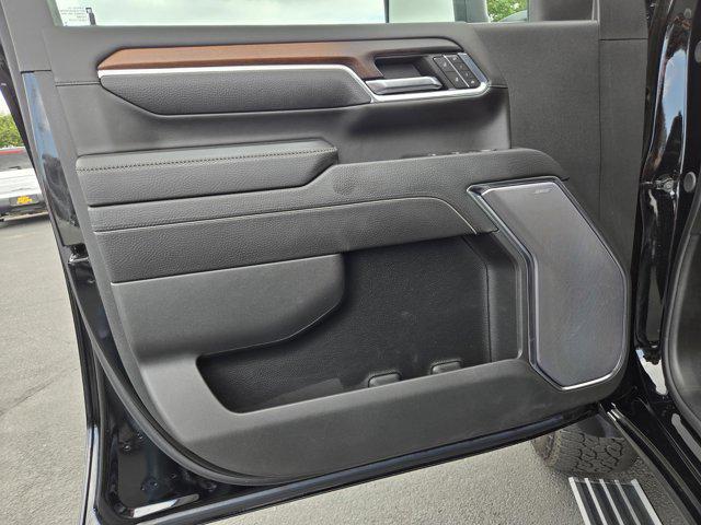 2024 GMC Sierra 2500HD 4WD Crew Cab Standard Bed Denali