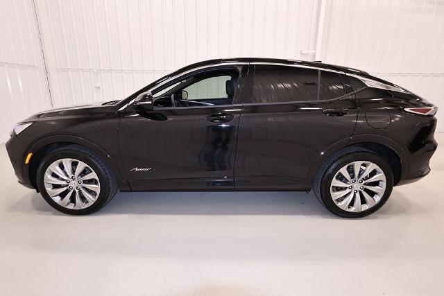 2025 Buick NV Avenir FWD