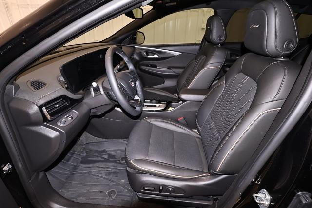 2025 Buick NV Avenir FWD