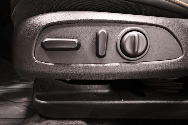 2025 Buick NV Avenir FWD