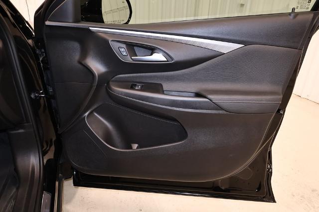 2025 Buick NV Avenir FWD