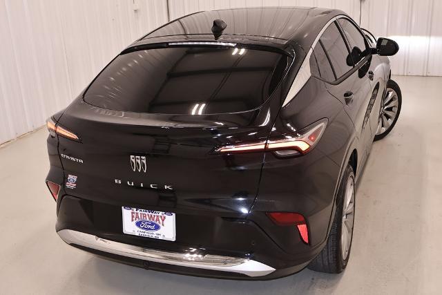 2025 Buick NV Avenir FWD