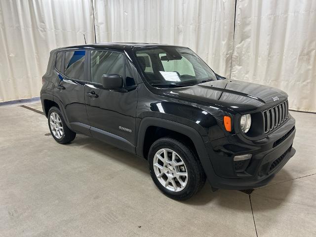 2023 Jeep Renegade Latitude 4x4 for sale in Saukville, WI