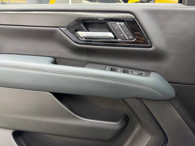 2025 GMC Yukon XL 4WD AT4