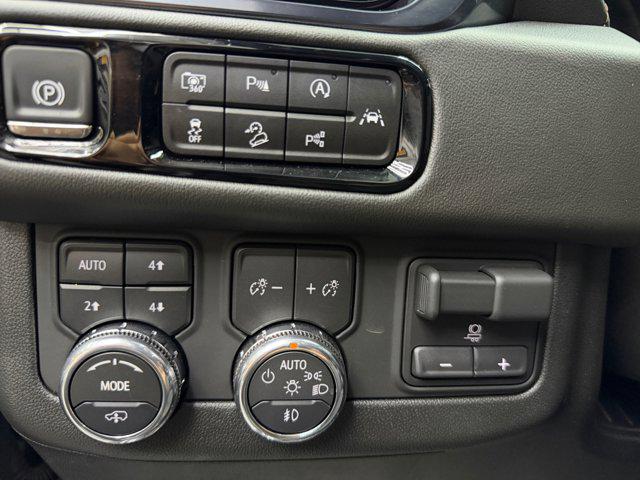 2025 GMC Yukon XL 4WD AT4