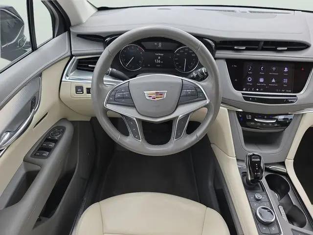 2022 Cadillac XT5 FWD Premium Luxury