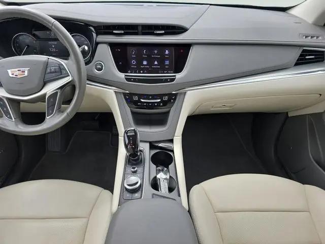 2022 Cadillac XT5 FWD Premium Luxury