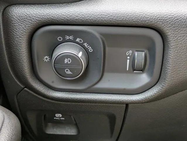 2025 Ram 1500 Tradesman Crew Cab 4x4 5'7" Box