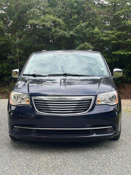 2012 Chrysler Town & Country Touring-L