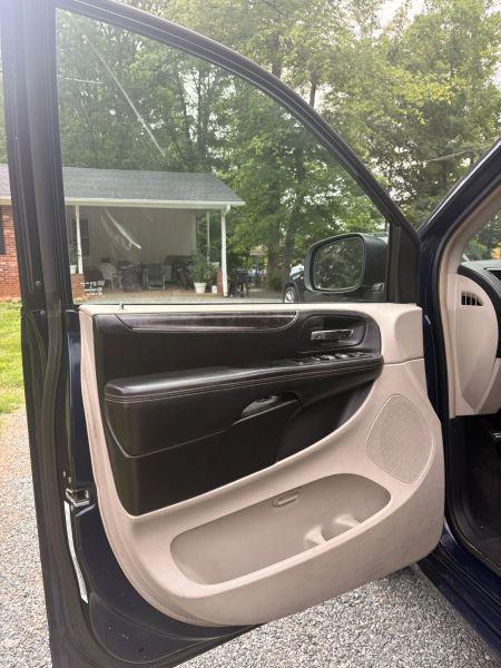 2012 Chrysler Town & Country Touring-L
