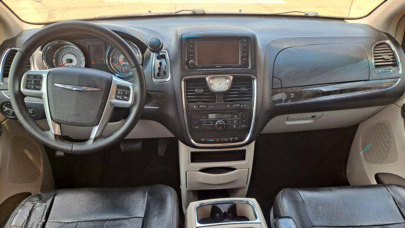 2013 Chrysler Town & Country Touring