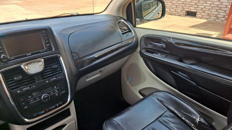 2013 Chrysler Town & Country Touring