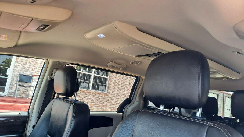 2013 Chrysler Town & Country Touring