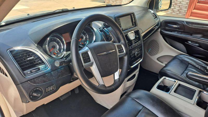 2013 Chrysler Town & Country Touring