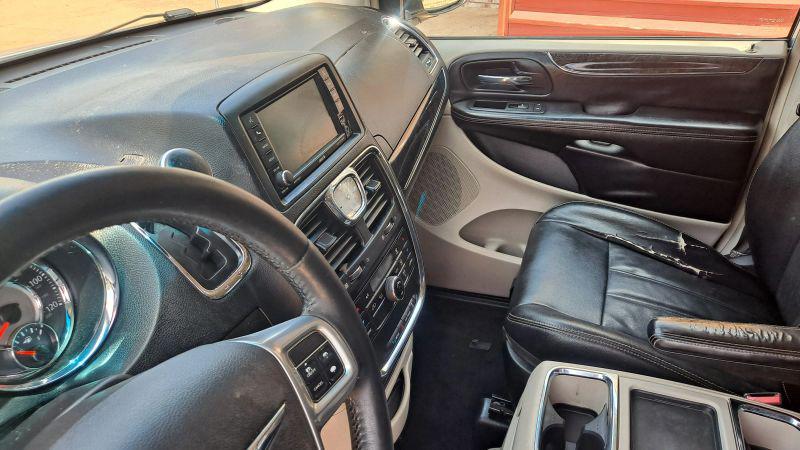 2013 Chrysler Town & Country Touring