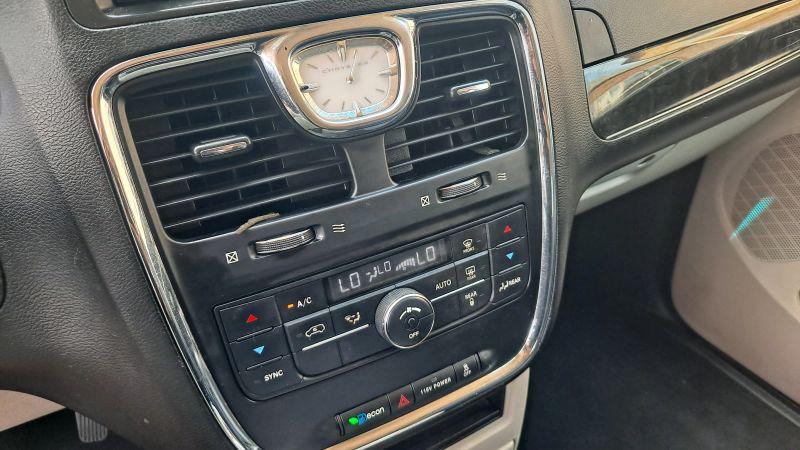 2013 Chrysler Town & Country Touring