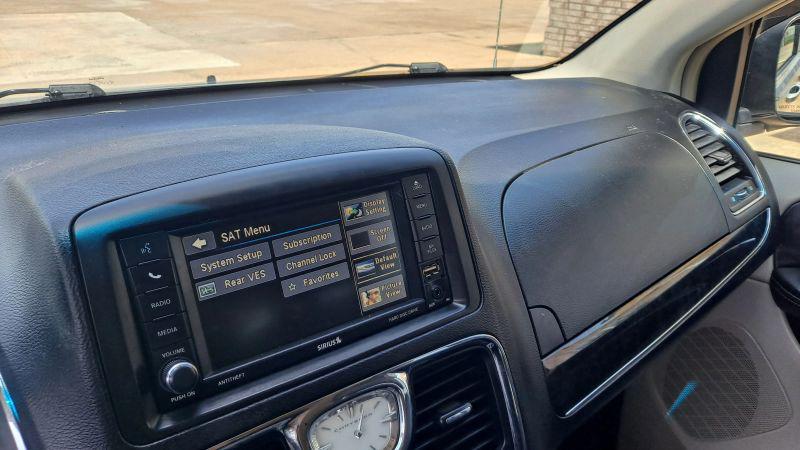 2013 Chrysler Town & Country Touring