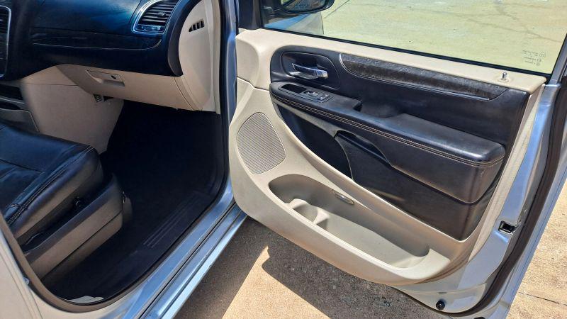 2013 Chrysler Town & Country Touring