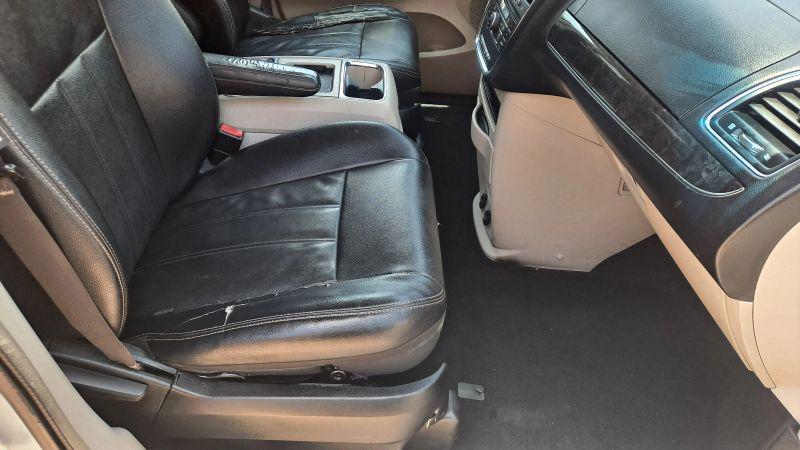 2013 Chrysler Town & Country Touring