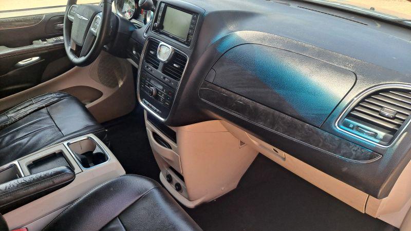2013 Chrysler Town & Country Touring