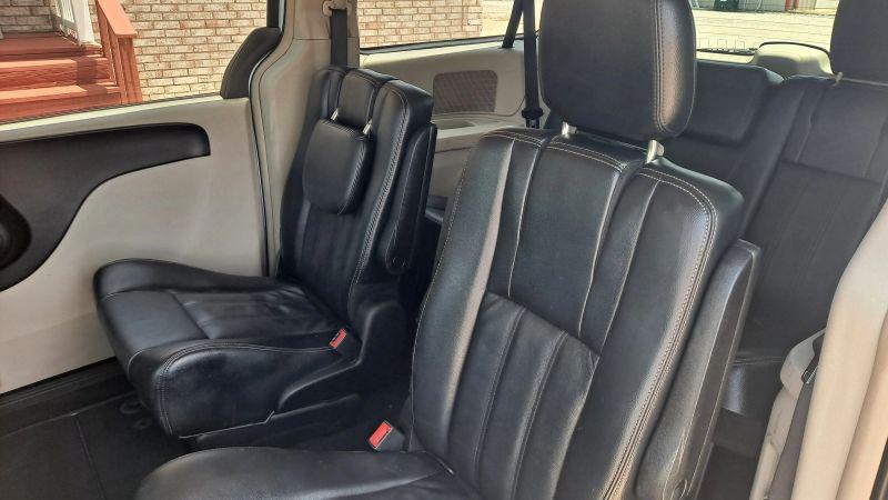 2013 Chrysler Town & Country Touring