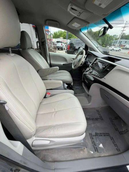 2014 Toyota Sienna LE