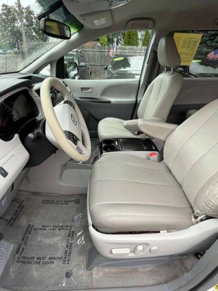 2014 Toyota Sienna LE