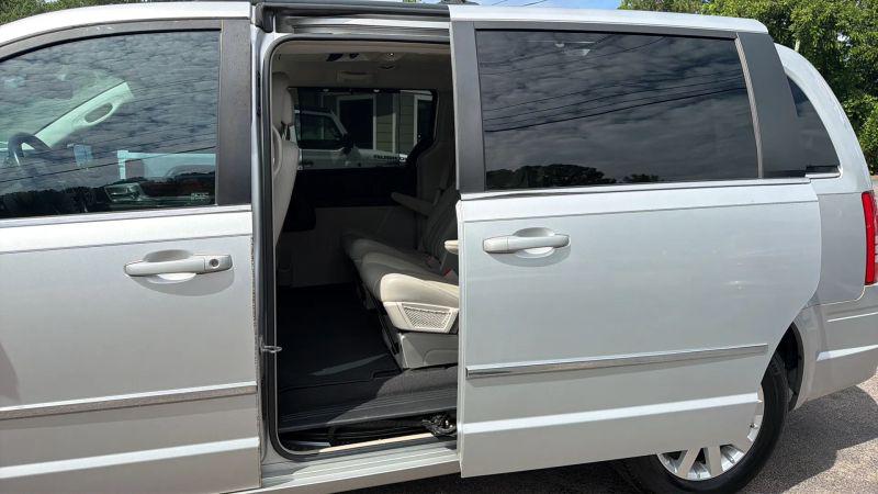 2010 Chrysler Town & Country Touring Plus