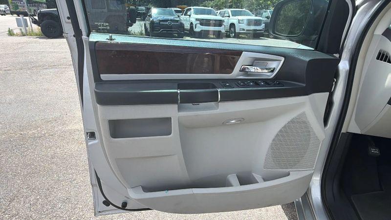 2010 Chrysler Town & Country Touring Plus