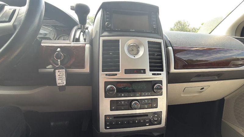 2010 Chrysler Town & Country Touring Plus