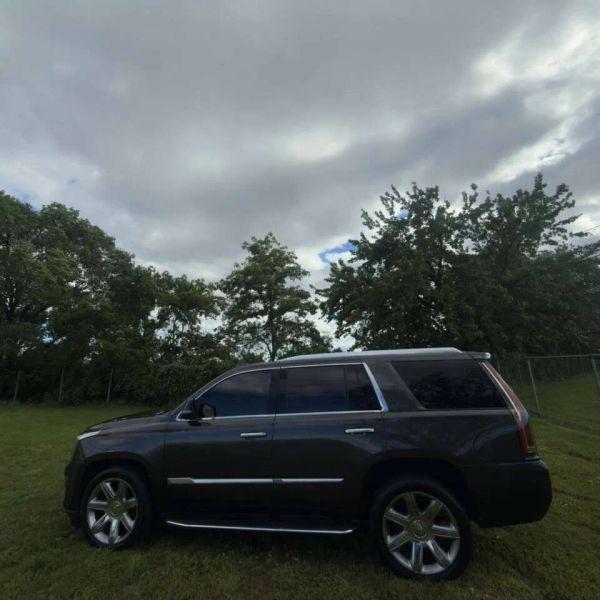 2018 Cadillac Escalade Luxury