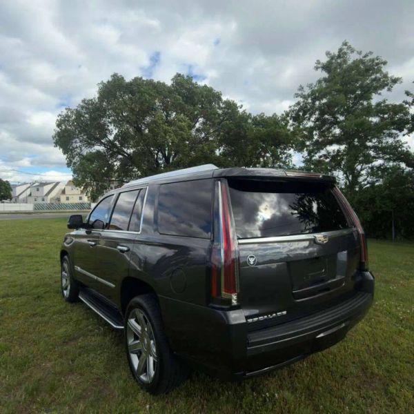2018 Cadillac Escalade Luxury