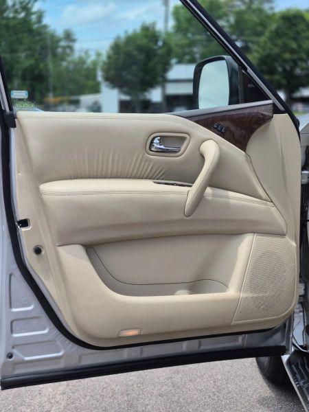 2017 INFINITI QX80 Signature