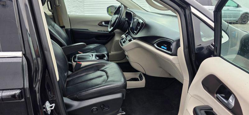2017 Chrysler Pacifica Touring-L Plus
