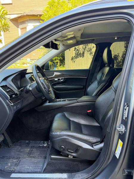 2017 Volvo XC90 T5 Momentum