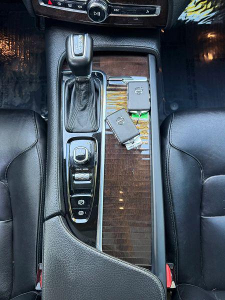 2017 Volvo XC90 T5 Momentum