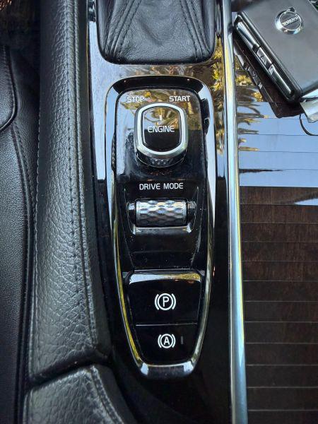 2017 Volvo XC90 T5 Momentum