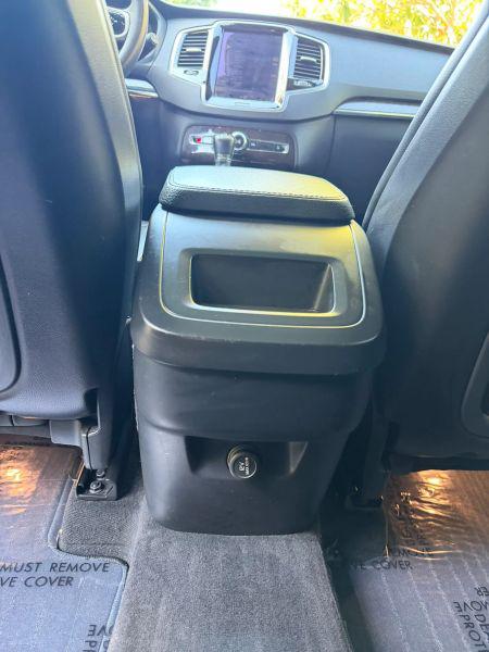 2017 Volvo XC90 T5 Momentum